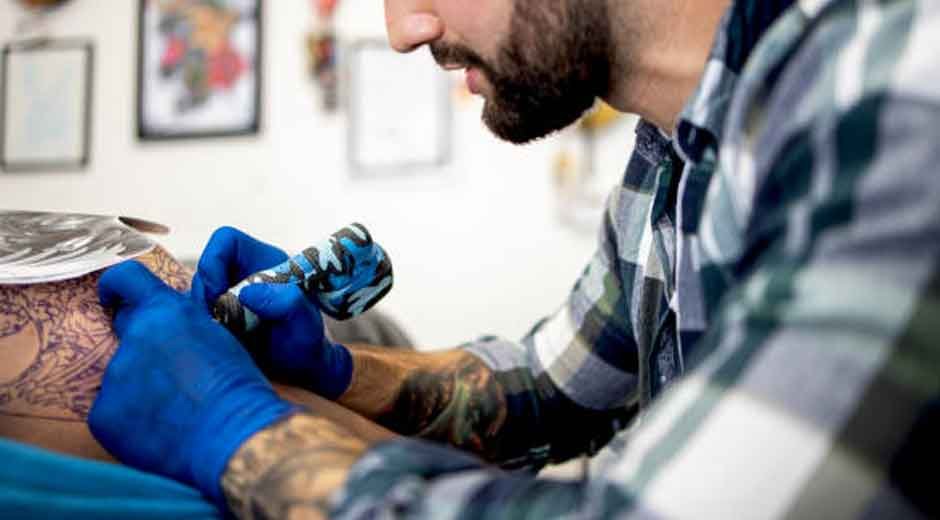 Tattooartiesten-Die-Moderne-Lichaamskunsttrends-Hernieuwen