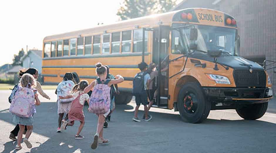 Smart-Ways-to-Arrange-Transport-for-School-or-Club-Events