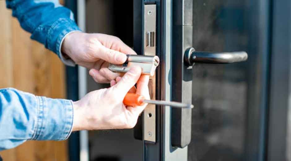 Verbeter-de-Veiligheid-van-Uw-Huis-met-Professionele-Slotenmaker-Diensten