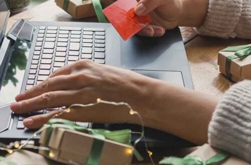 How to Manage Your Finances During an International Holiday