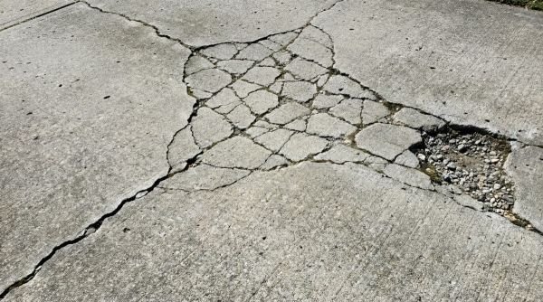 how-to-keep-driveway-from-cracking-1
